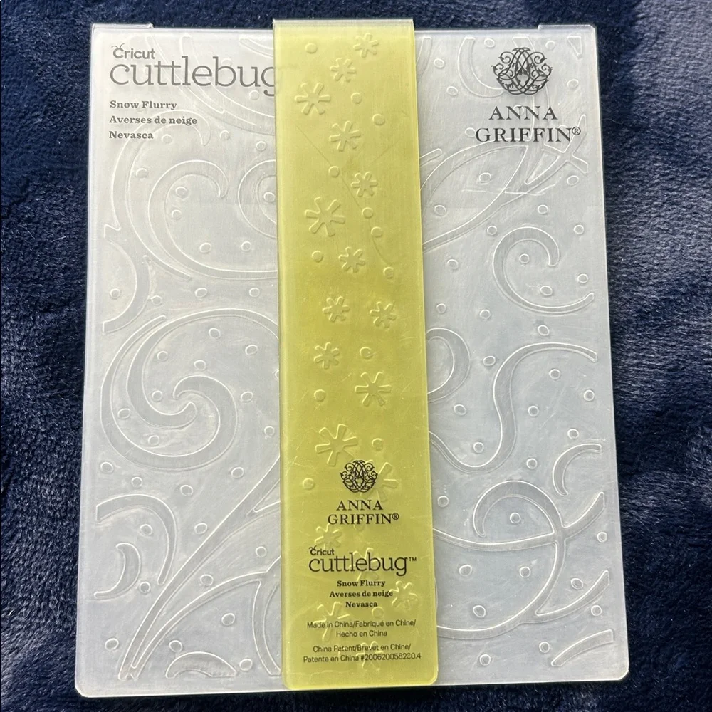 Like New Anna Griffin Cuttlebug Cricut Christmas Embossing Folders Set of 3 snow